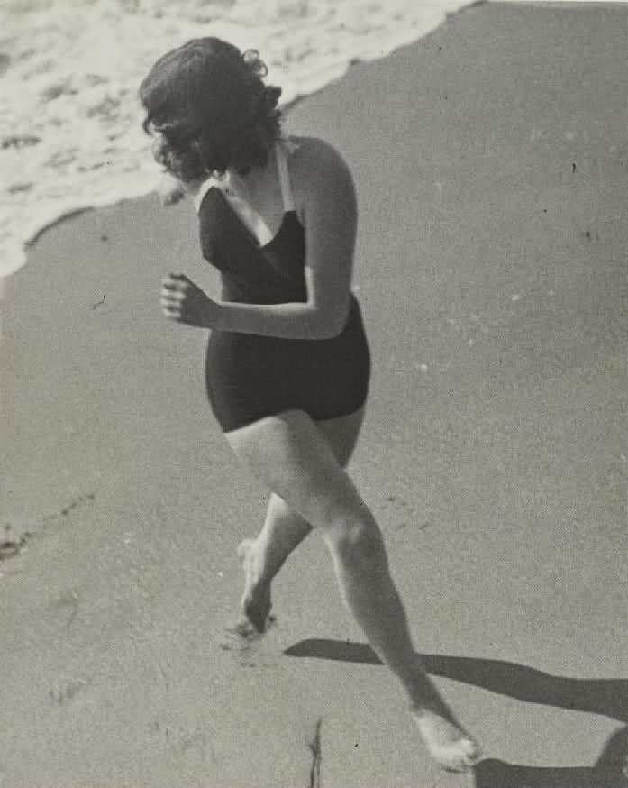 #44 Olivia de Havilland, 1930