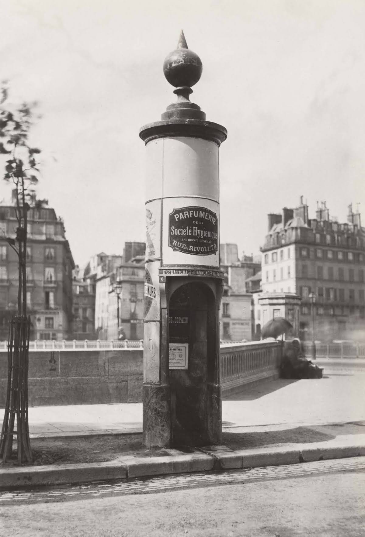 #4 Pissoir at QuaideI’ Hôtel de Ville, 1875.