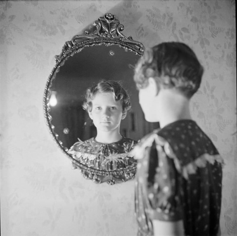 #20 Dorothy Staudt looking into a mirror