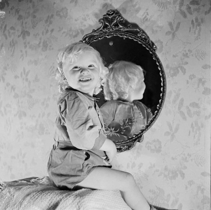 #28 Tommy Buckner sitting in front of a mirror
