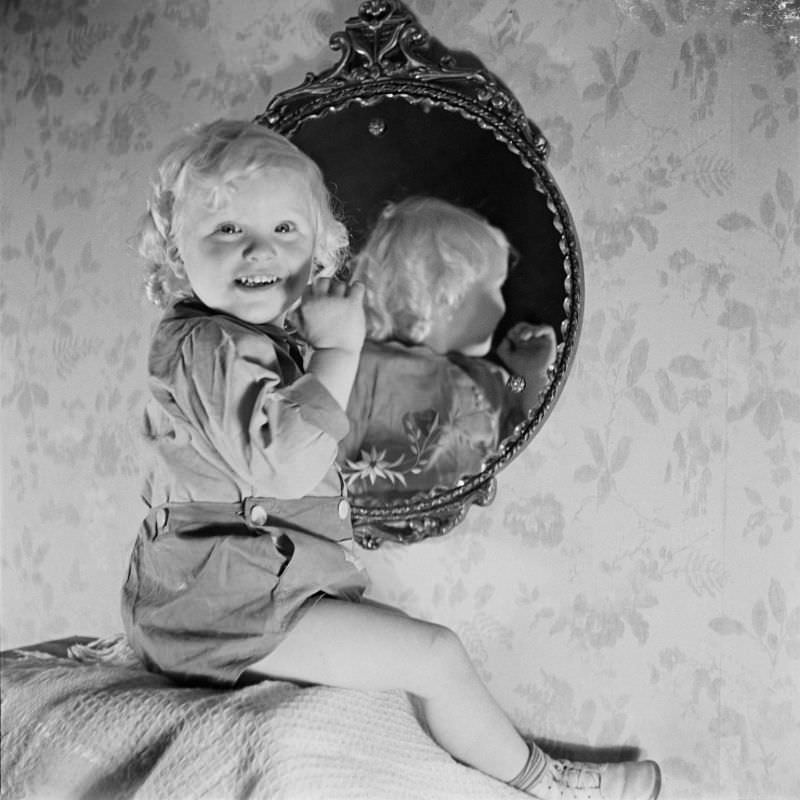 #29 Tommy Buckner sitting in front of a mirror