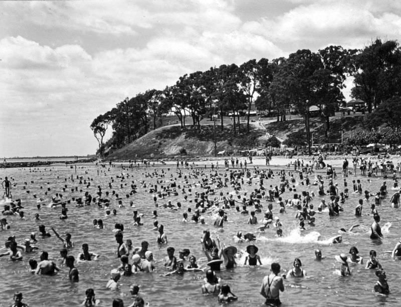 #15 Bathers and Moora Park, Sandgate, December 1937