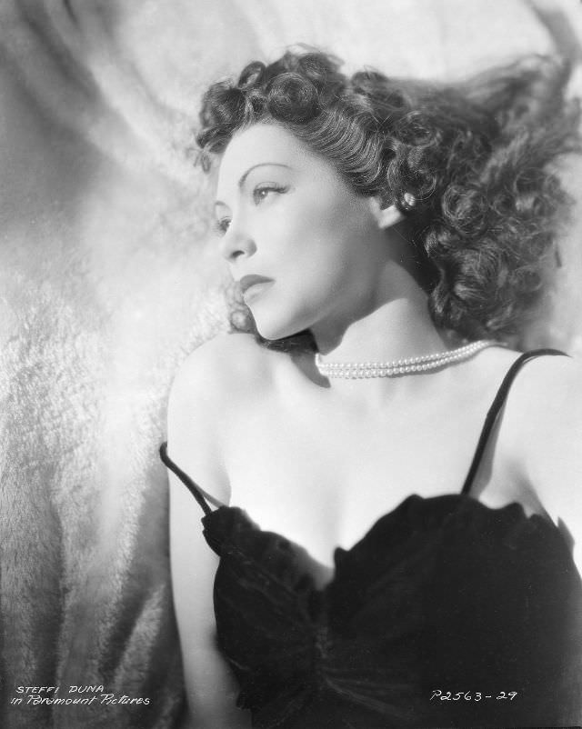 #26 Steffi Duna: Life Story and Gorgeous Photos of the Beautiful Hungarian Actress #26 Celebrities