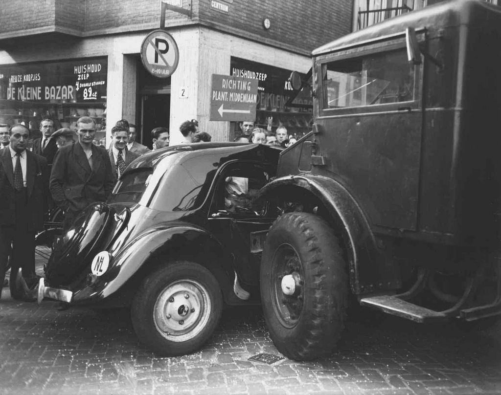 #1 Accident with a gully suction truck at the City Cleaning, Stadhouderskade, June 27, 1952