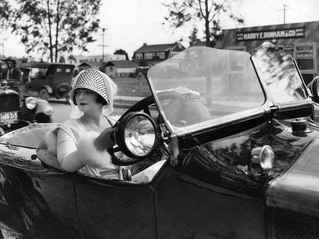 #12 Alice Terry drives to the studio where she will be working on the MGM film ‘The Great Divide’, 1924.