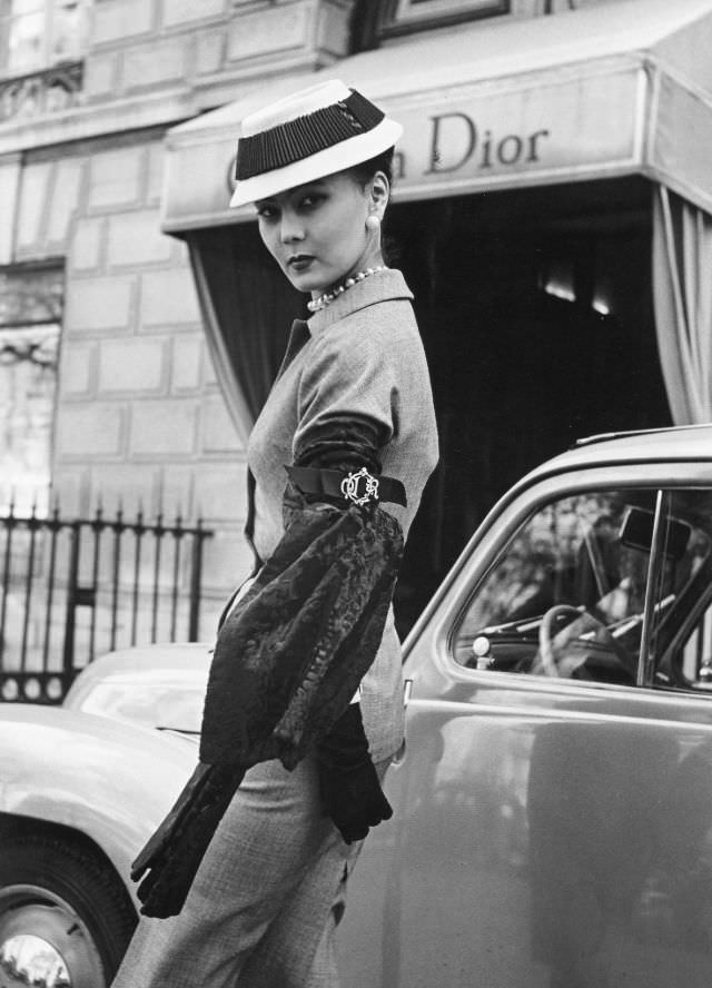 #18 Alla in suit by Christian Dior, photo by Regina Relang, Paris, 1951