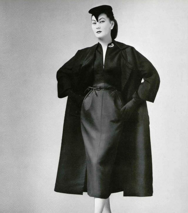#23 Alla in ensemble by Christian Dior, L’Officiel, 1953