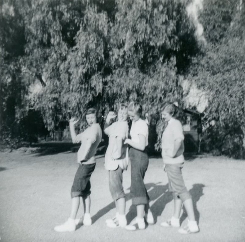 #14 Girls in rolled jeans and saddle shoes