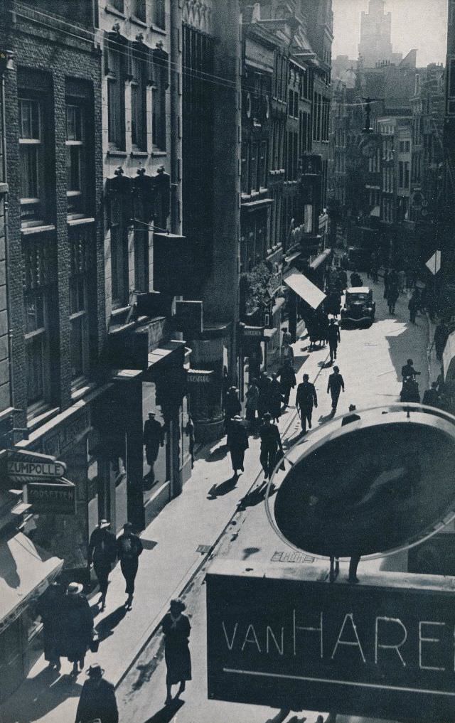 #11 Amsterdam Nieuwendijk, 1930s