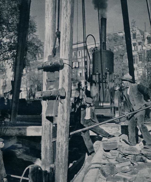 #16 Amsterdam pile driving, 1930s