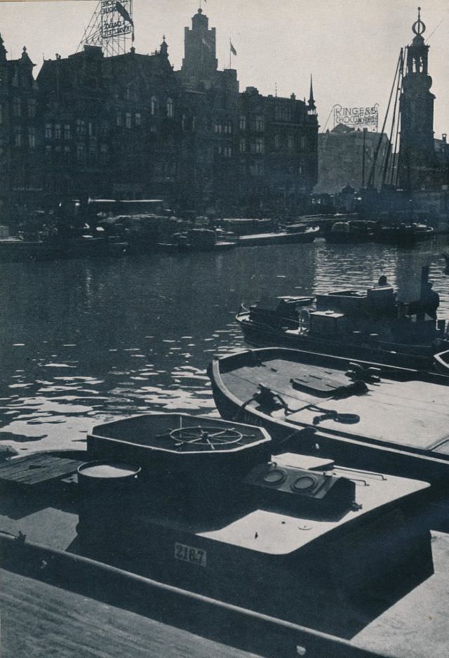 #24 Amsterdam within Amstel, 1930s
