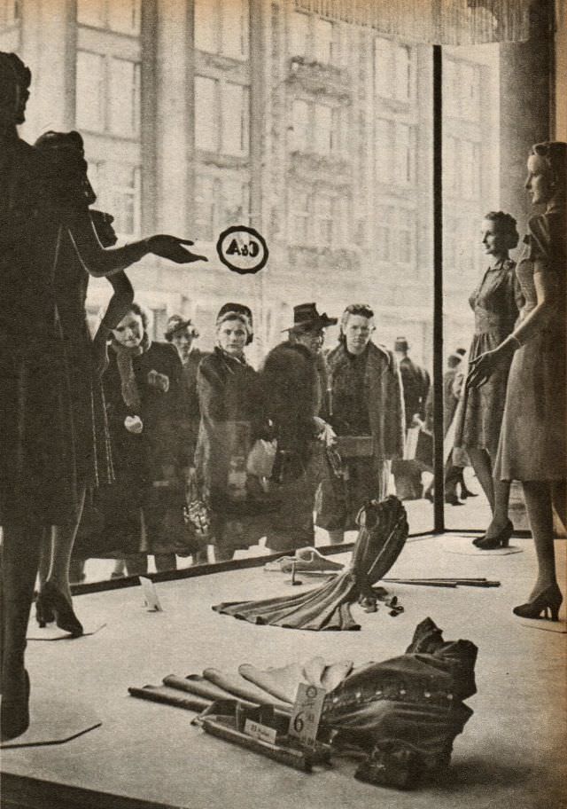 #25 Amsterdam C&A, 1930s