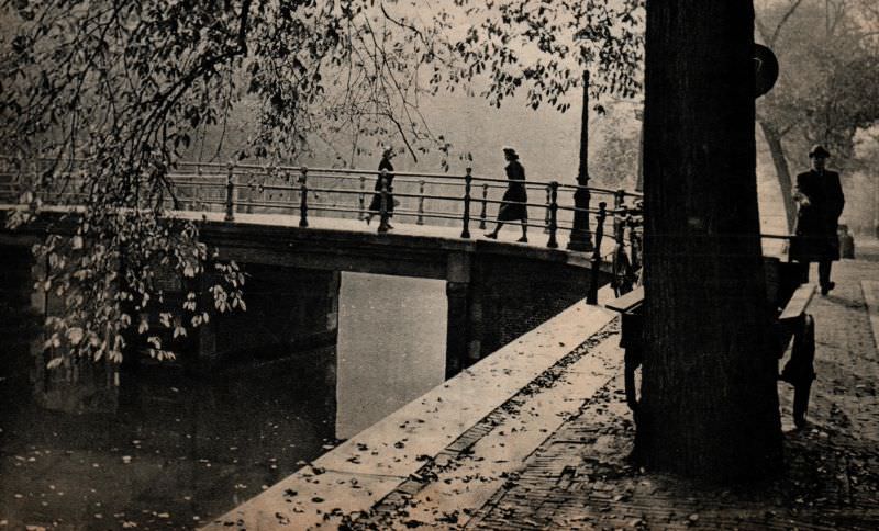 #26 Amsterdam in autumn, 1930s