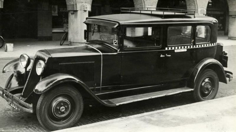 #38 Renault taxi, Amsterdam, 1932
