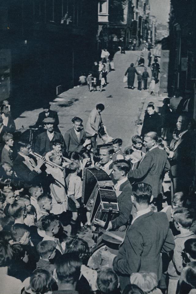 #7 Amsterdam Jordaan street orchestra, 1930s