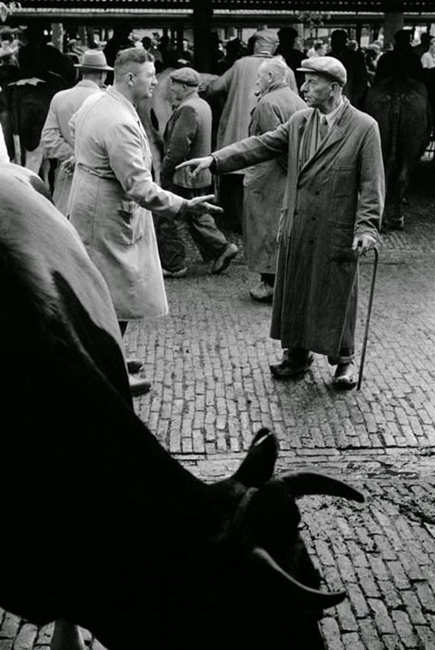 #12 Deal making at farm market, Amsterdam, 1964
