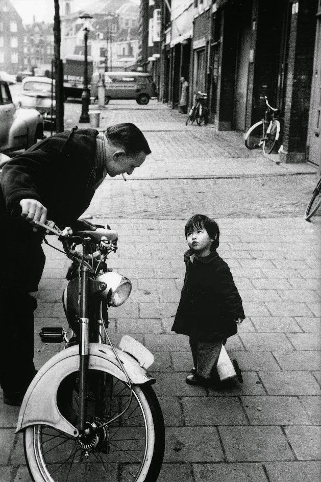 #1 Gotta TAJIRI talking to a man, Amsterdam, 1966