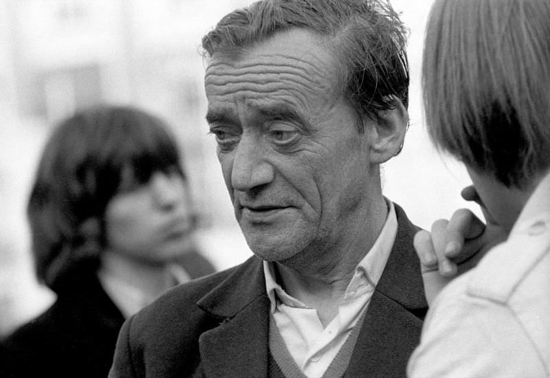 #7  Amsterdam’s Street Portraits: Stunning Black and White Photos of Amsterdammers from the 1970s #7 Photog