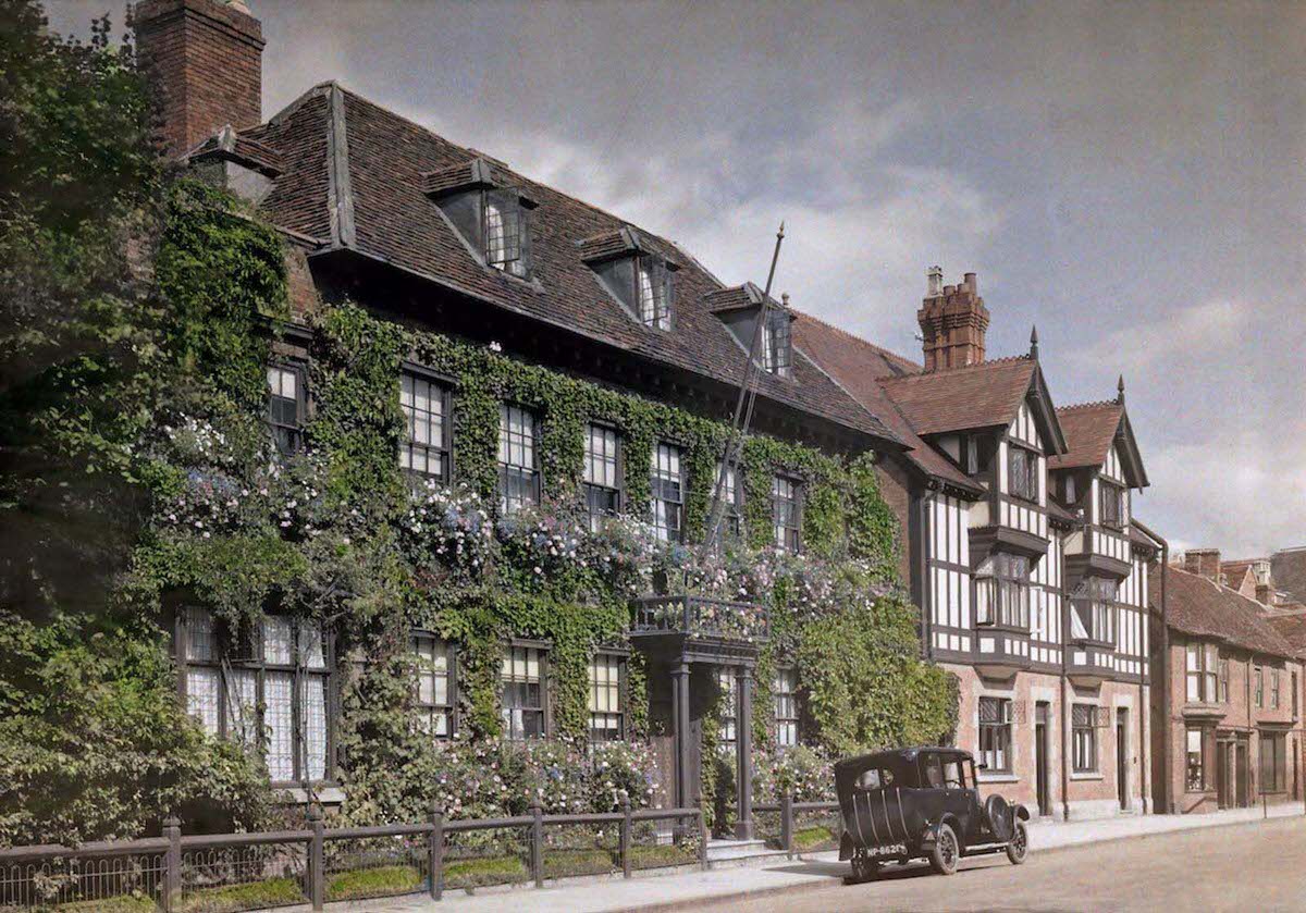 #16 A view of a vine-covered house on a Stratford-upon-Avon street, in Warwickshire.