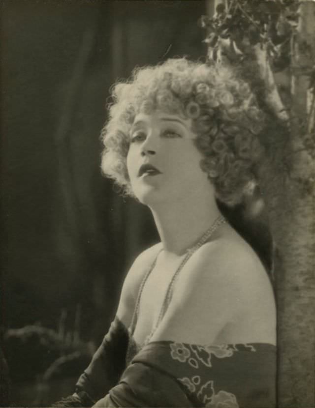 #25 Mae Murray
