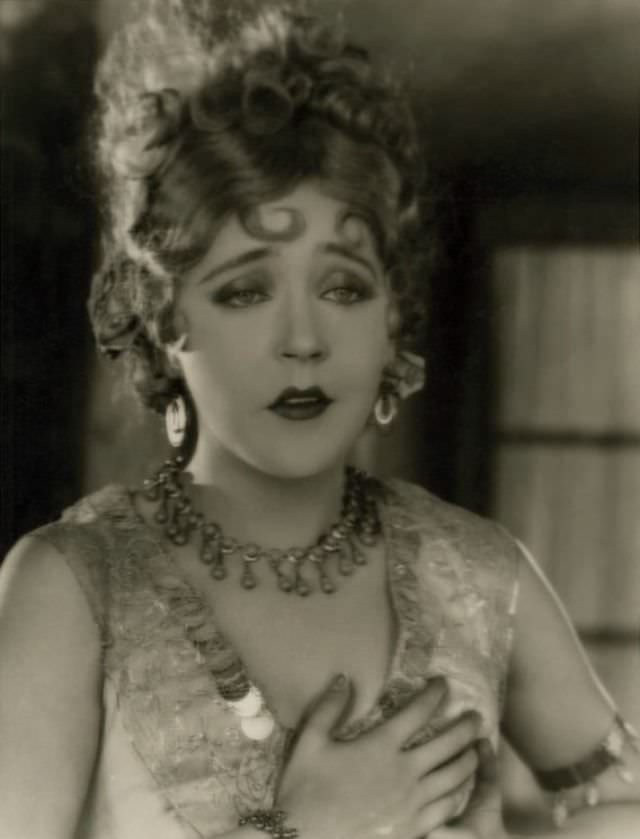 #26 Mae Murray