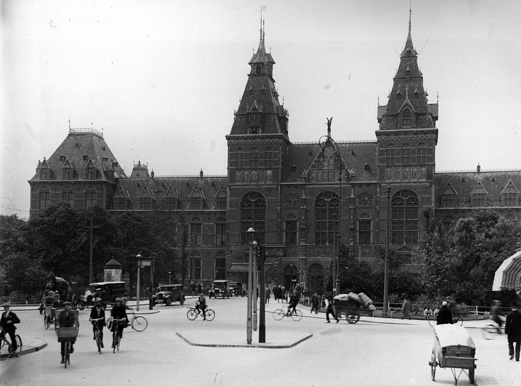 #4 Cyclists in Amsterdam, 1920s.