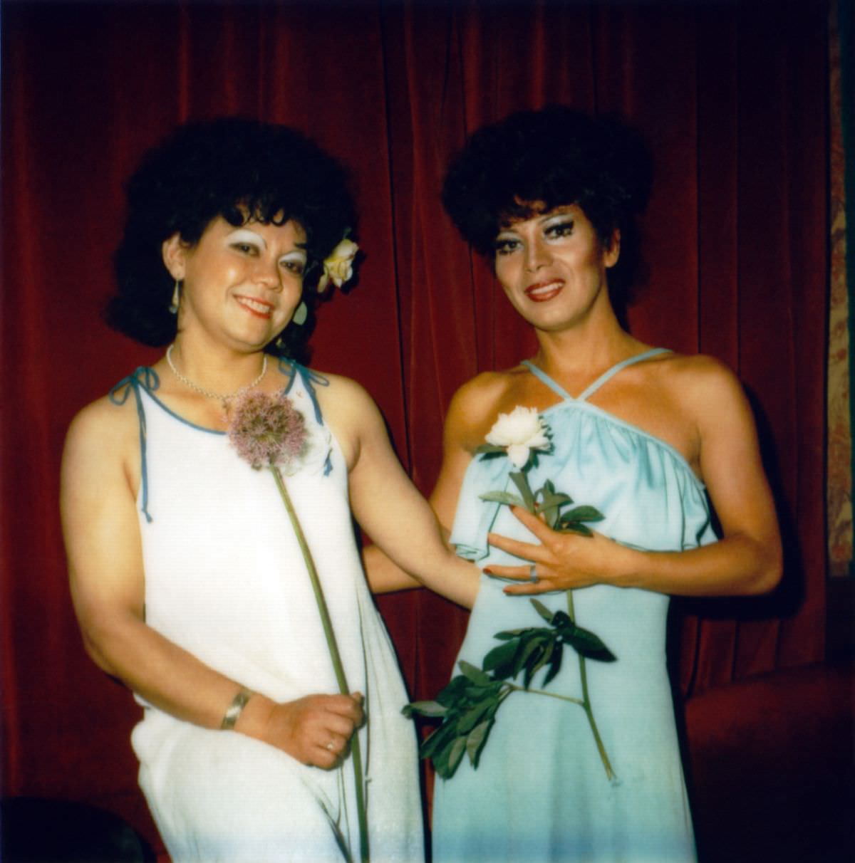 Vintage Photos of the Drunks and Weirdos in Amsterdam’s Red Light District Bars in the 1980s Weird