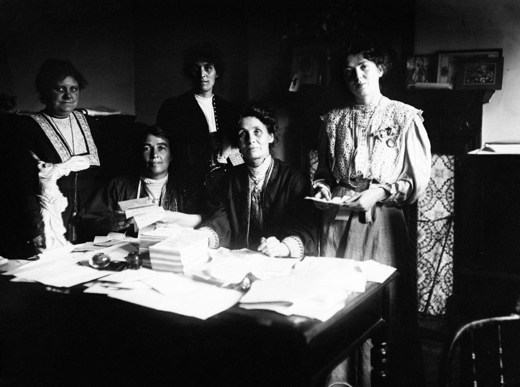 #31 Emmeline Pankhurst (second right) with her daughter Christabel and other suffragette leaders at a meeting at Clements Inn in 1908.