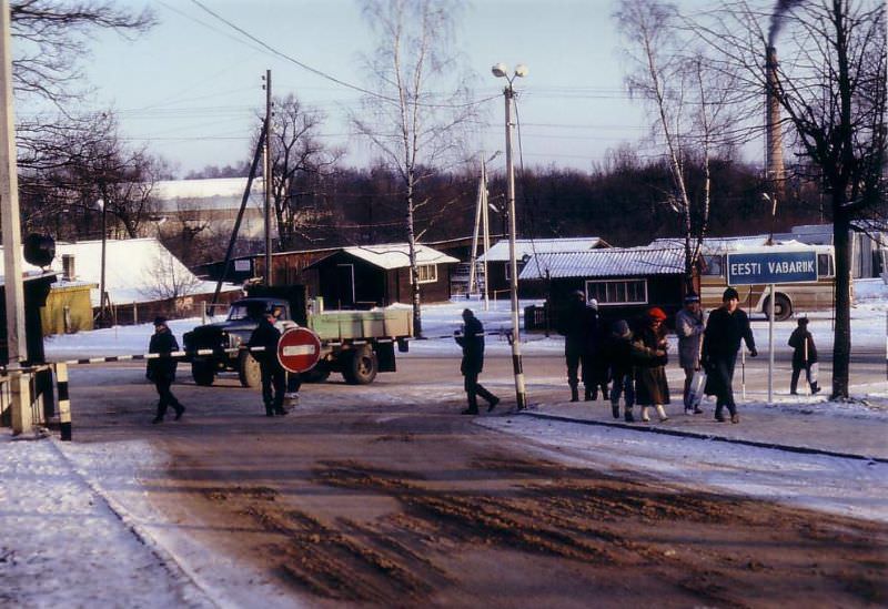 #24 New border, Valga Valka, Estonia, 1992