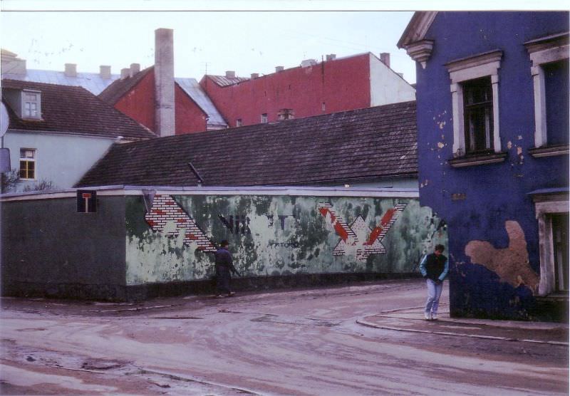 #25 Old town near Raekoja, Tartu, 1992