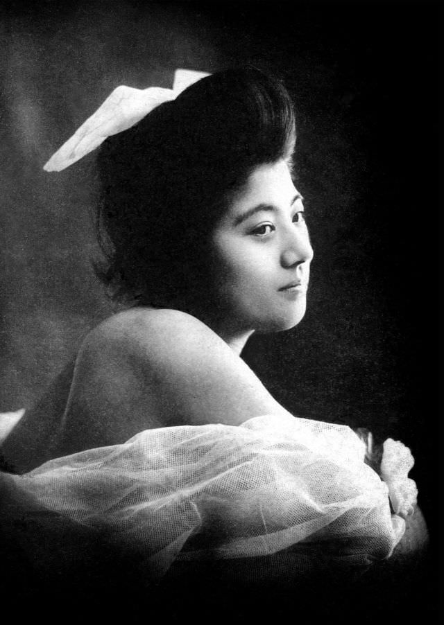 #23 Shadows and light, a geisha’s delight