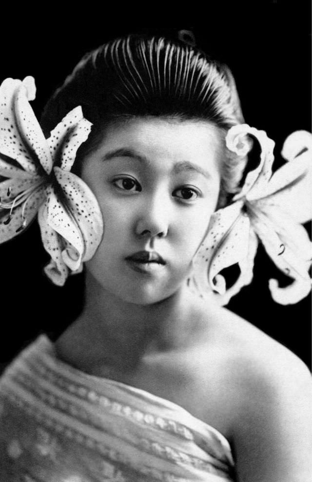 #7 A geisha with lilies