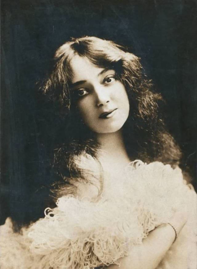 Helene Anna Held: Life Story and Beautiful Photos of a Polish Stage Performer Celebrities