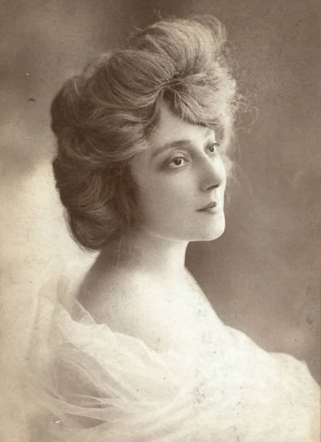 Helene Anna Held: Life Story and Beautiful Photos of a Polish Stage Performer Celebrities