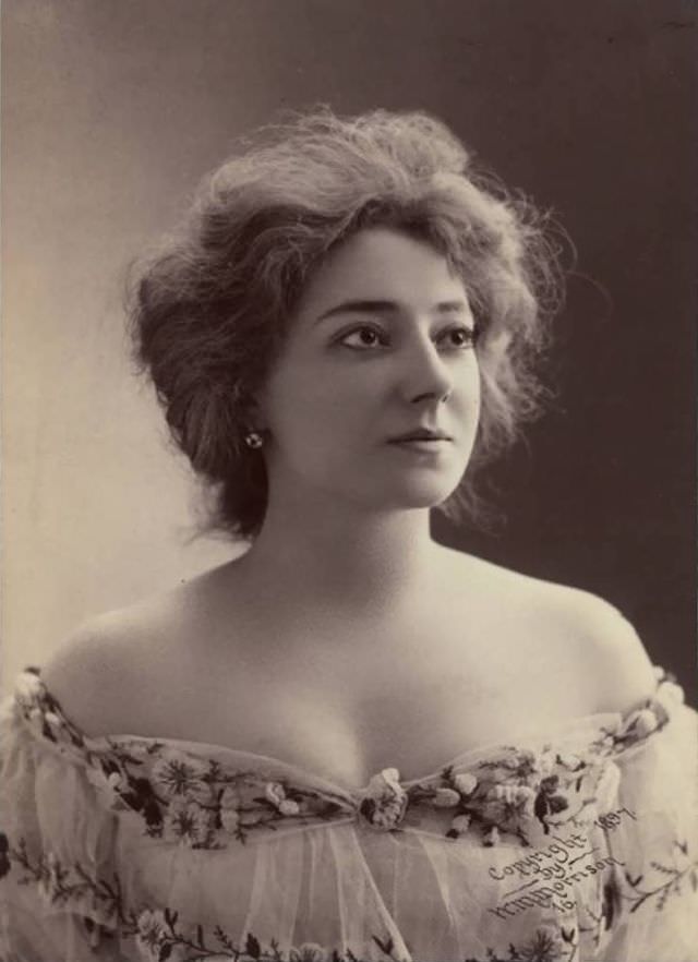 Helene Anna Held: Life Story and Beautiful Photos of a Polish Stage Performer Celebrities