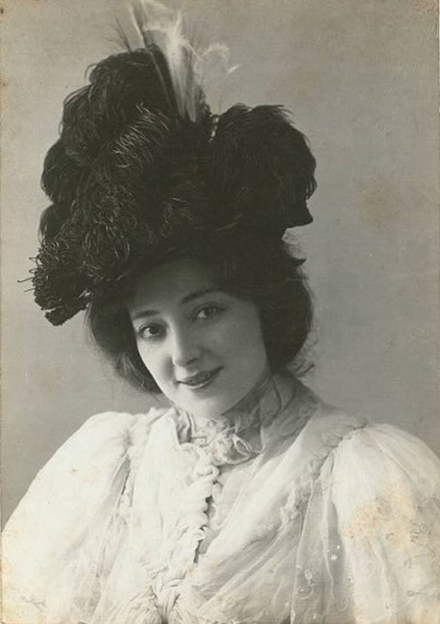 Helene Anna Held: Life Story and Beautiful Photos of a Polish Stage Performer Celebrities