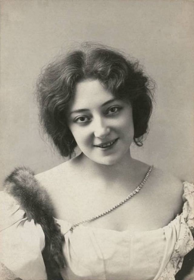 Helene Anna Held: Life Story and Beautiful Photos of a Polish Stage Performer Celebrities