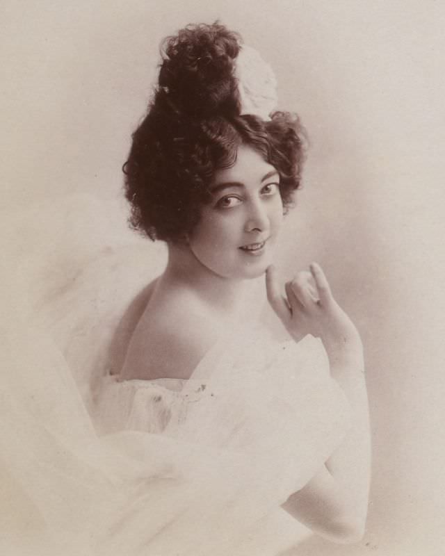 Helene Anna Held: Life Story and Beautiful Photos of a Polish Stage Performer Celebrities