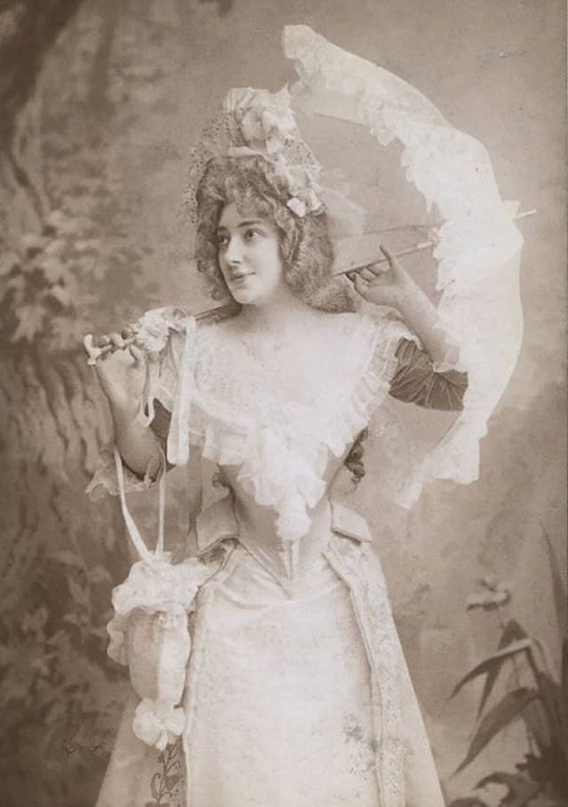 Helene Anna Held: Life Story and Beautiful Photos of a Polish Stage Performer Celebrities
