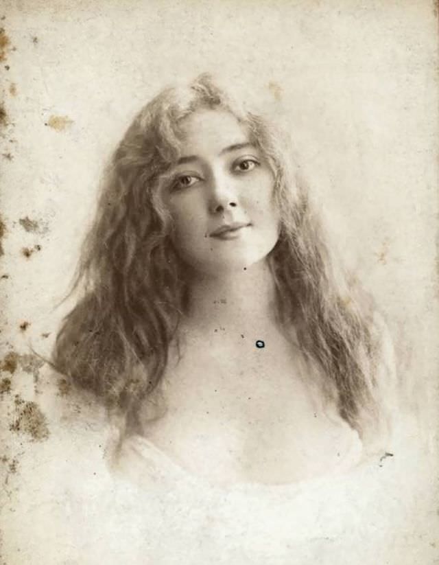 Helene Anna Held: Life Story and Beautiful Photos of a Polish Stage Performer Celebrities
