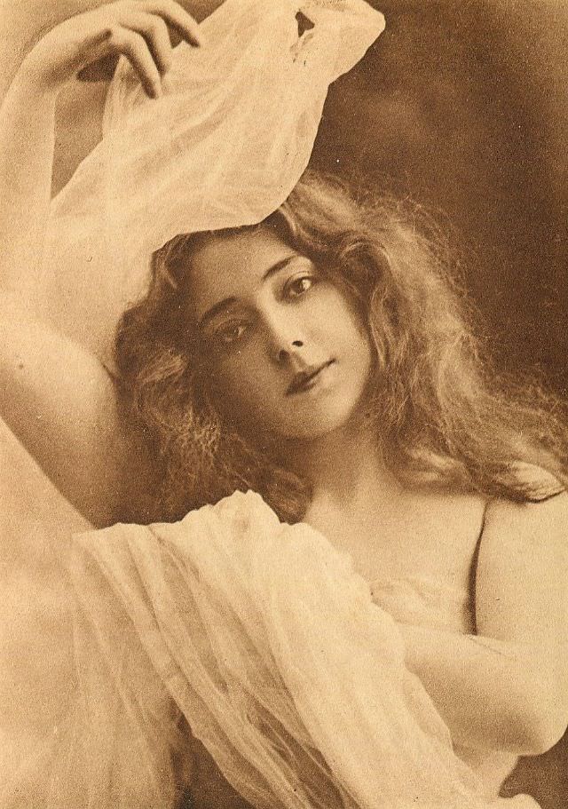 Helene Anna Held: Life Story and Beautiful Photos of a Polish Stage Performer Celebrities