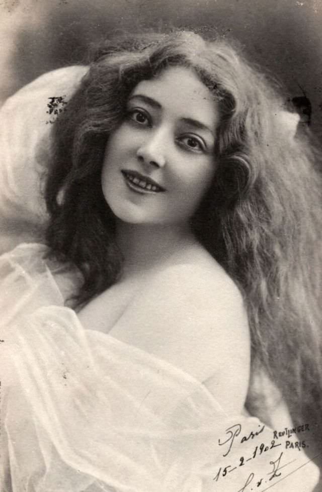 Helene Anna Held: Life Story and Beautiful Photos of a Polish Stage Performer Celebrities