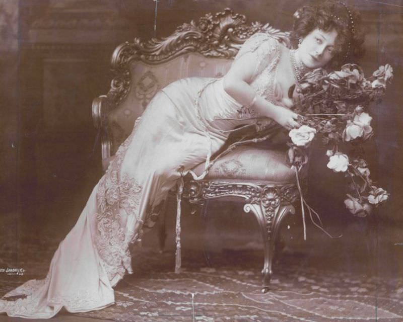 Helene Anna Held: Life Story and Beautiful Photos of a Polish Stage Performer Celebrities