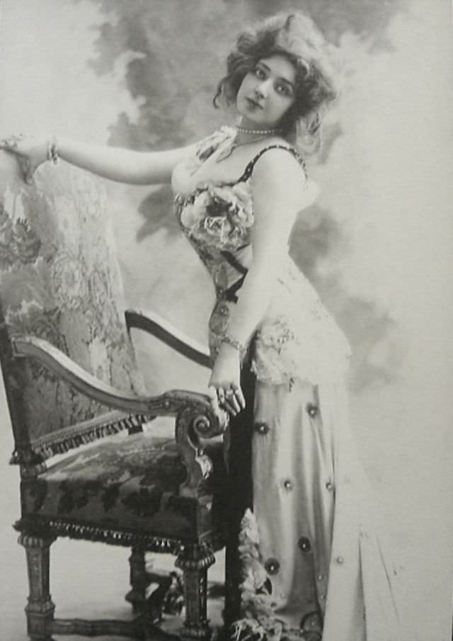 Helene Anna Held: Life Story and Beautiful Photos of a Polish Stage Performer Celebrities
