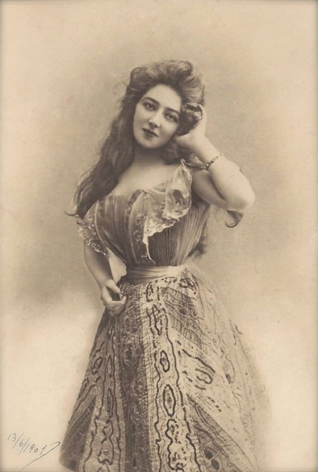 Helene Anna Held: Life Story and Beautiful Photos of a Polish Stage Performer Celebrities