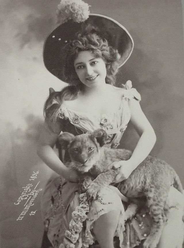 Helene Anna Held: Life Story and Beautiful Photos of a Polish Stage Performer Celebrities