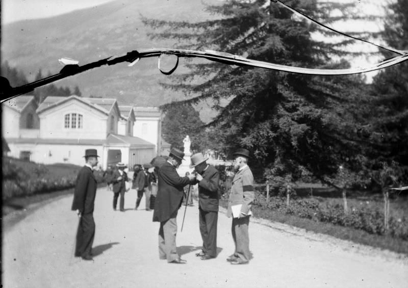 #37 At Quinconces, Luchon, September 1897