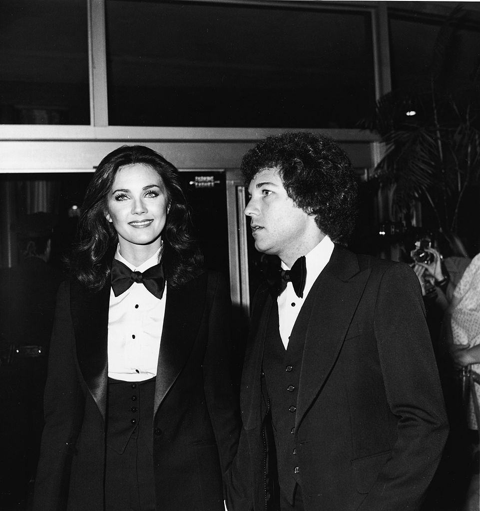 #12 Lynda Carter arrives at the 34th annual golden globe awards with her date talent manager Ron Samuels, 1977.