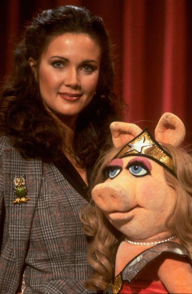 #43 Lynda Carter with Miss Piggy, 1980.