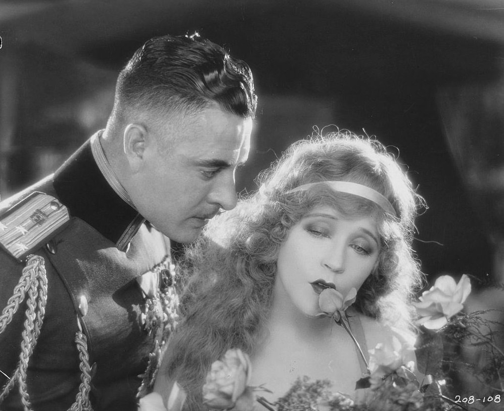 #36 Mae Murray with John Gilbert in the movie ‘The Merry Widow’, 1925.
